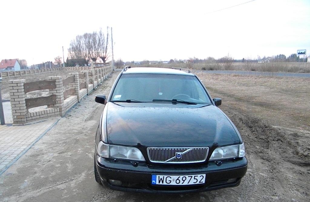 VOLVO V 70