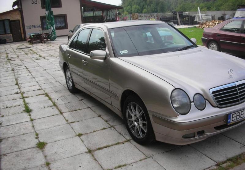 Mercedes-Benz E 220